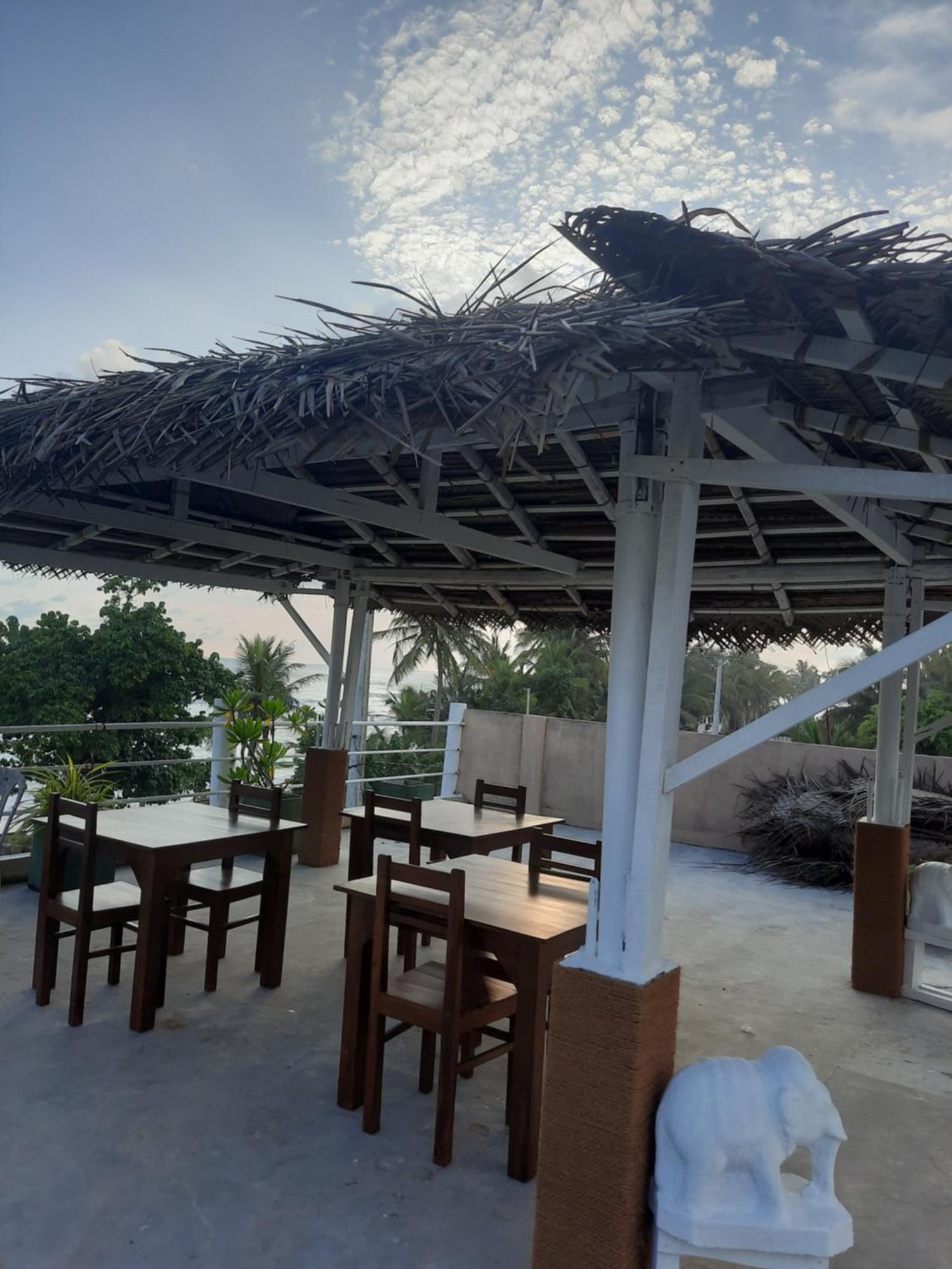 White Surfing Beach Resort Unawatuna Exteriér fotografie