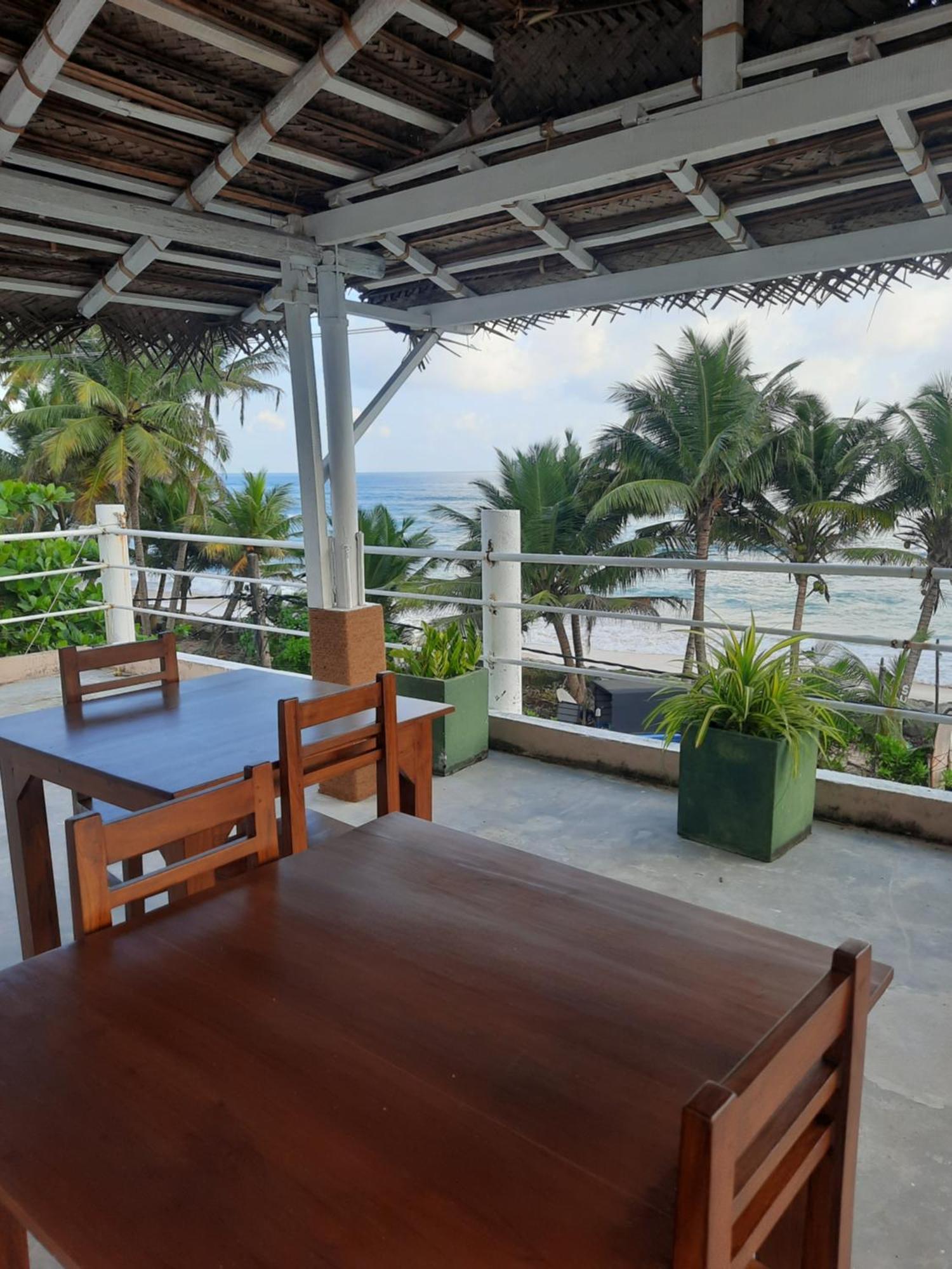 White Surfing Beach Resort Unawatuna Exteriér fotografie