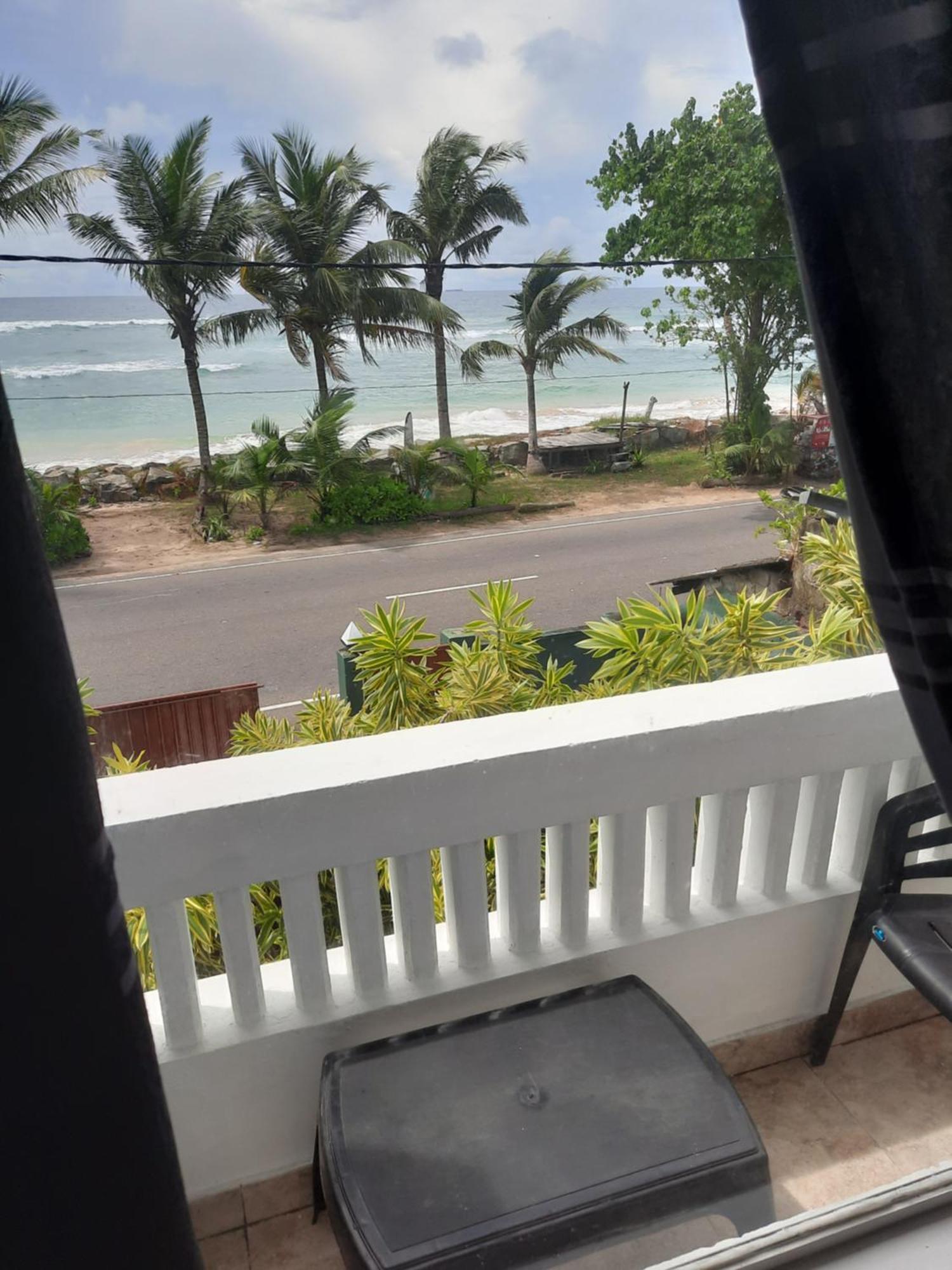 White Surfing Beach Resort Unawatuna Exteriér fotografie