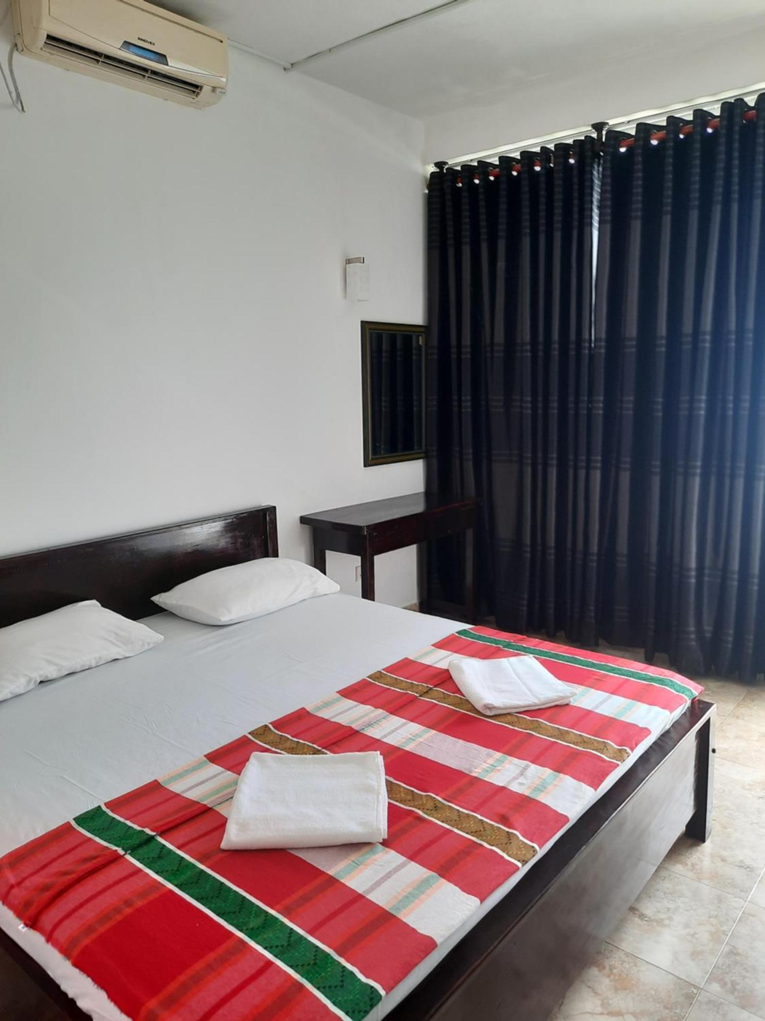White Surfing Beach Resort Unawatuna Exteriér fotografie