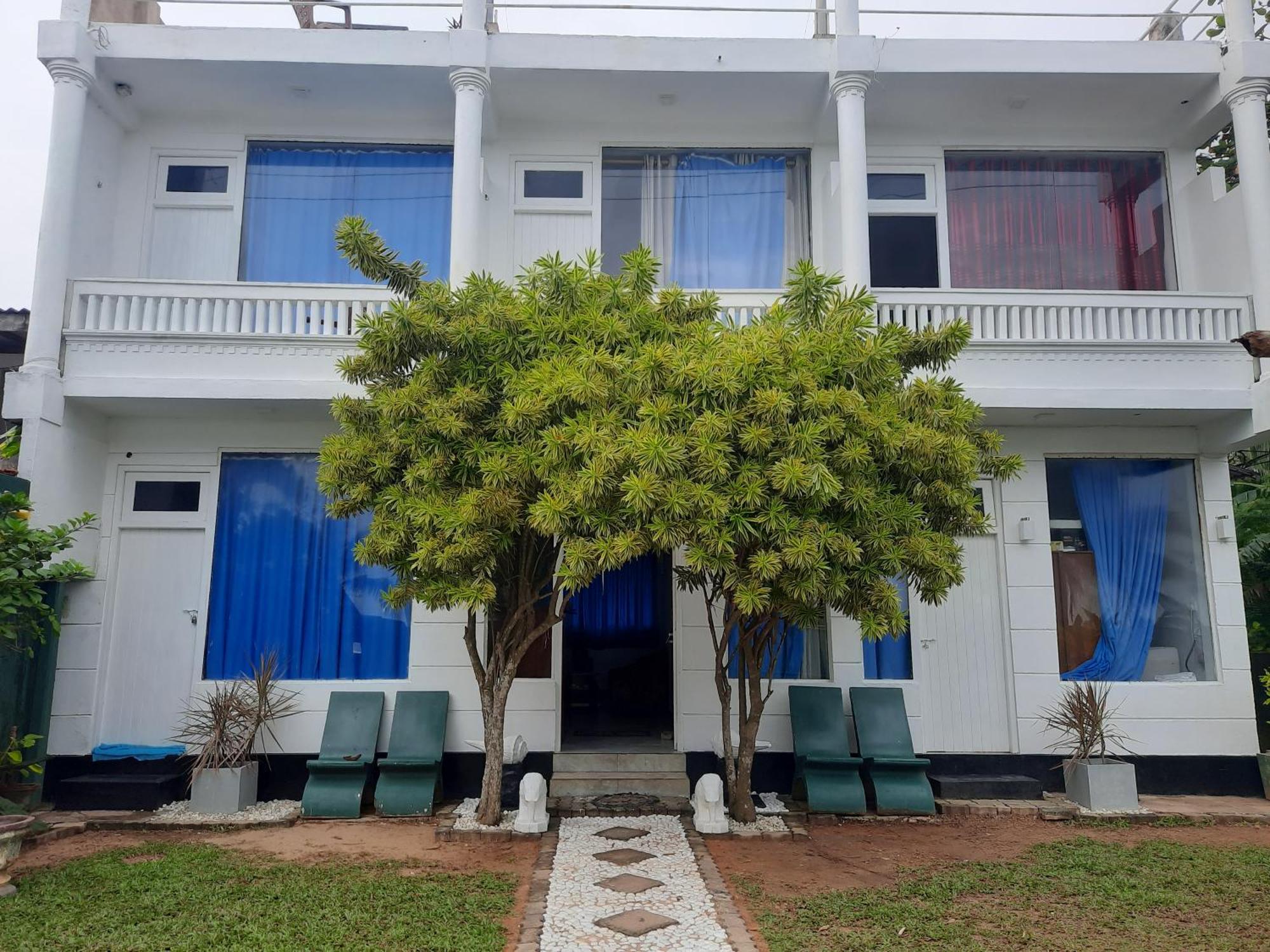 White Surfing Beach Resort Unawatuna Exteriér fotografie