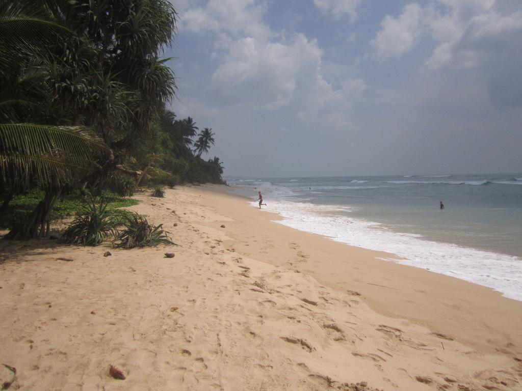 White Surfing Beach Resort Unawatuna Exteriér fotografie