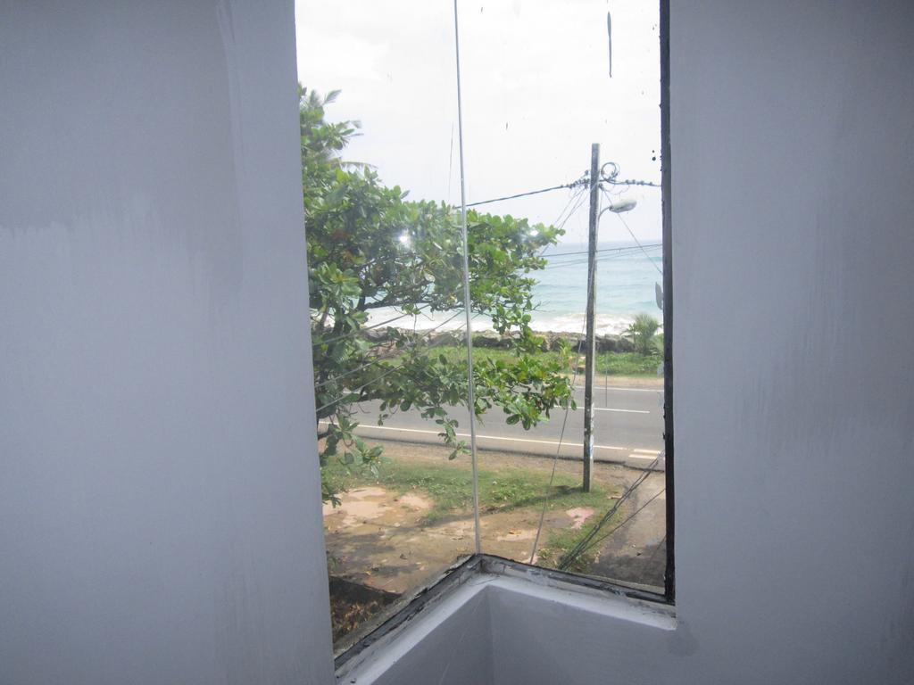White Surfing Beach Resort Unawatuna Pokoj fotografie