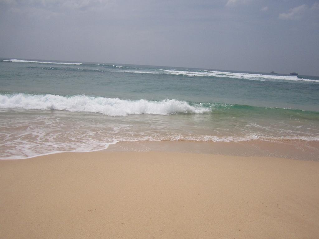 White Surfing Beach Resort Unawatuna Exteriér fotografie