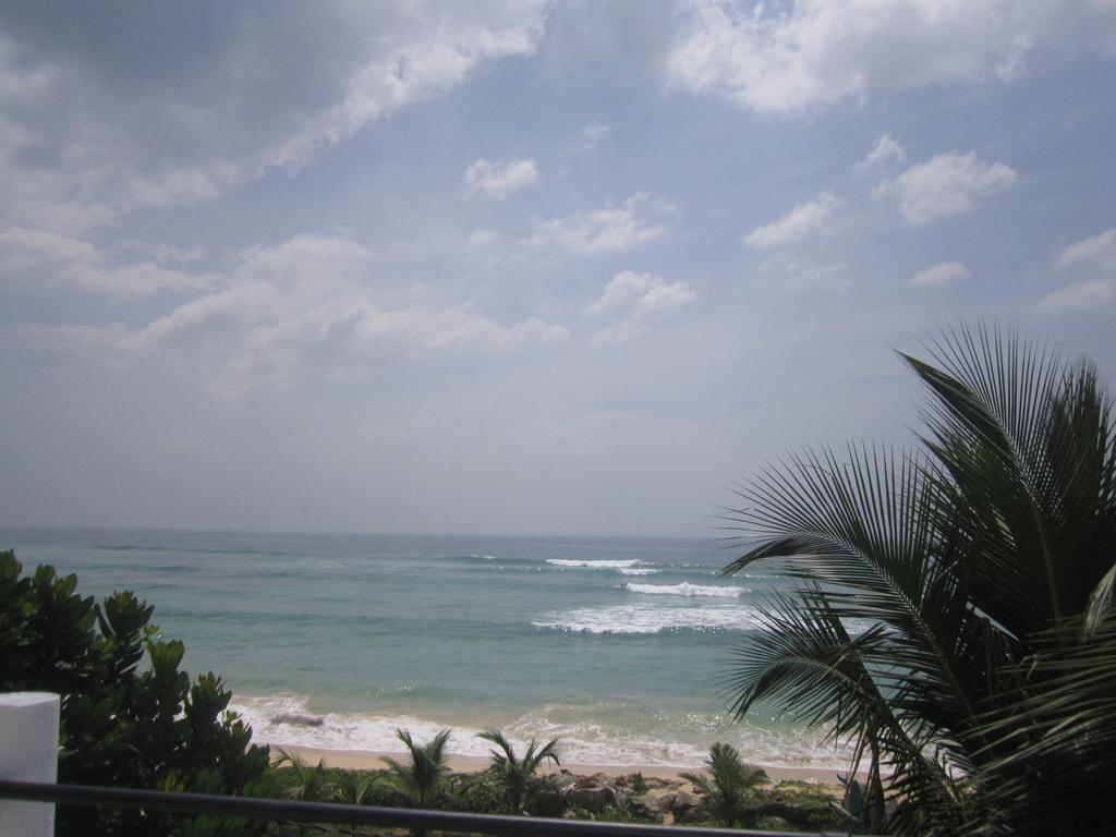 White Surfing Beach Resort Unawatuna Exteriér fotografie